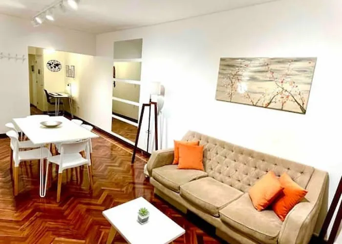 Dpto Ubicacion Perfecta Cuatro Habitaciones Tres Banos En Calle Caseros, Renovado Y Remodelado