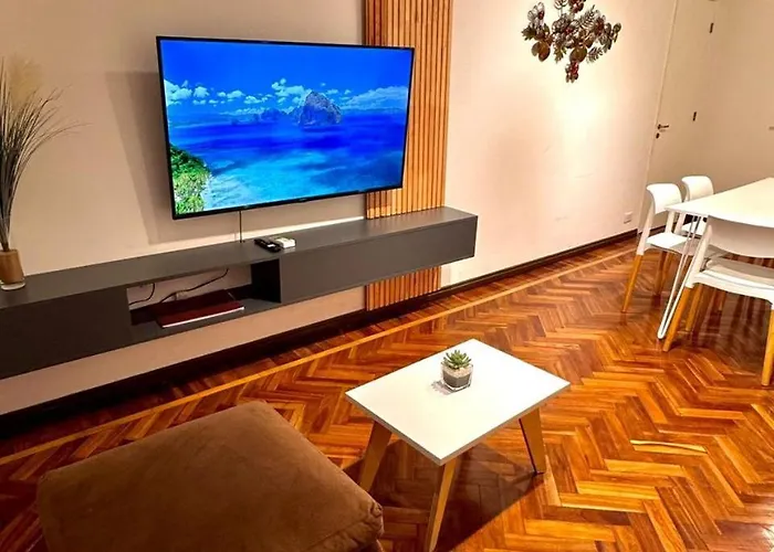 Dpto Ubicacion Perfecta Cuatro Habitaciones Tres Banos En Calle Caseros, Renovado Y Remodelado