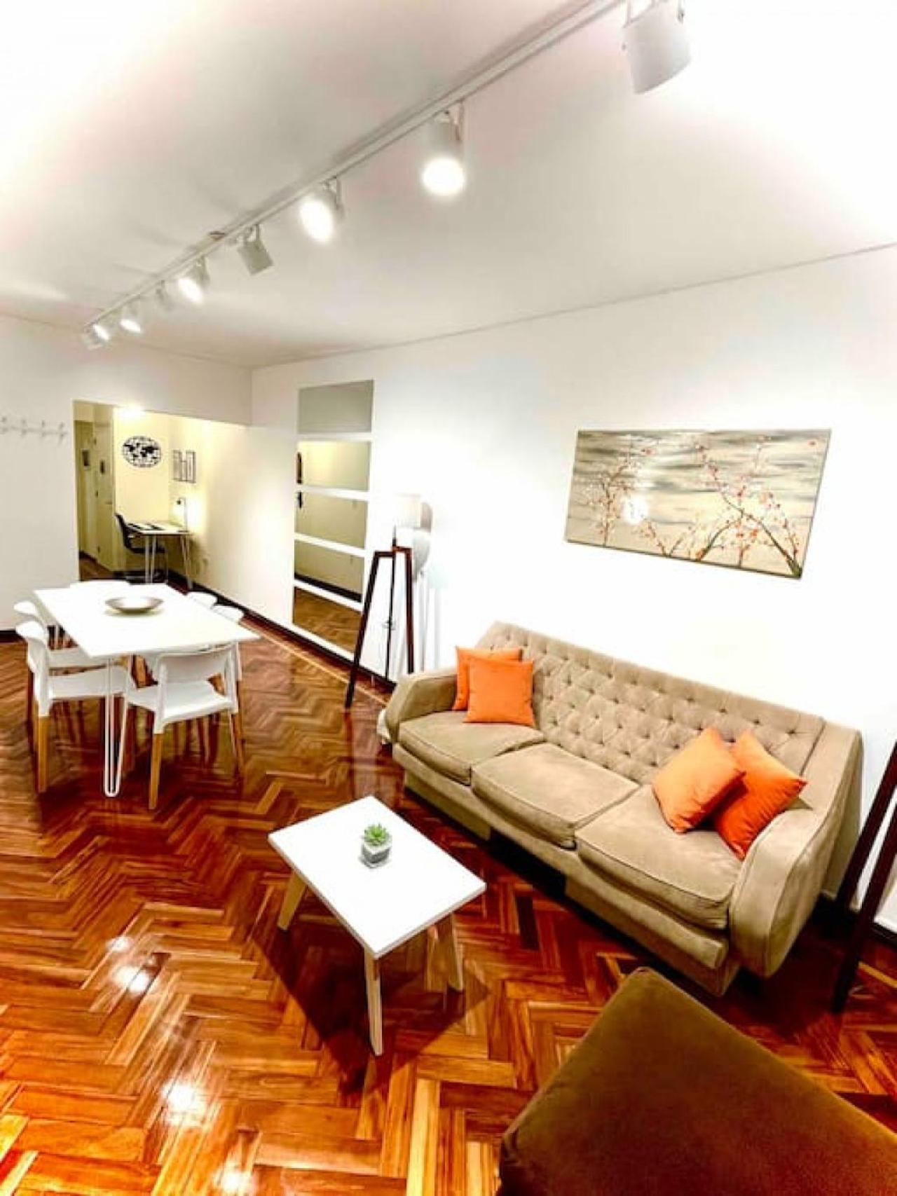 Dpto Ubicacion Perfecta Cuatro Tres Banos En Calle Caseros, Renovado Y Remodelado Apartment