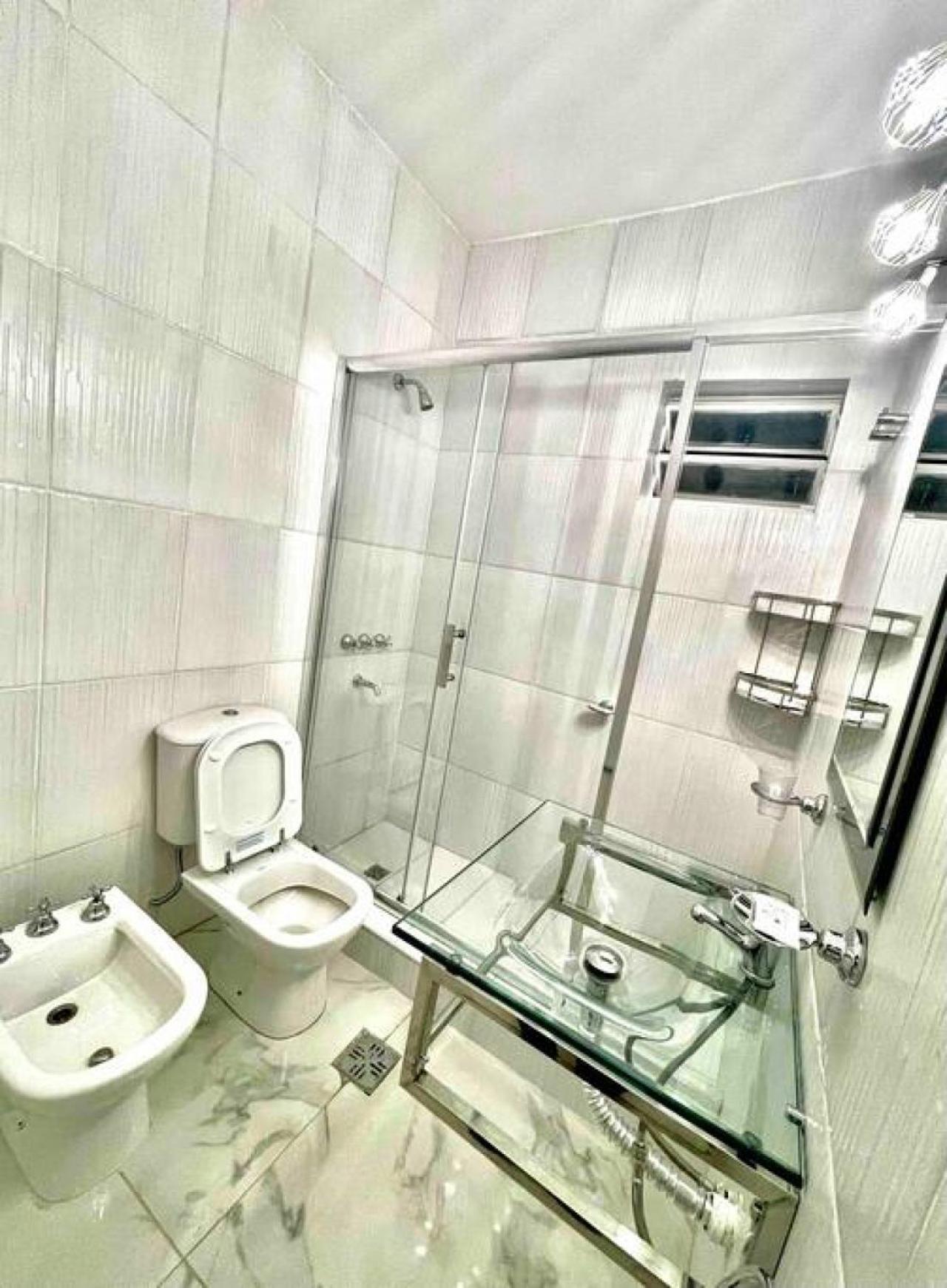 Dpto Ubicacion Perfecta Cuatro Tres Banos En Calle Caseros, Renovado Y Remodelado Apartment