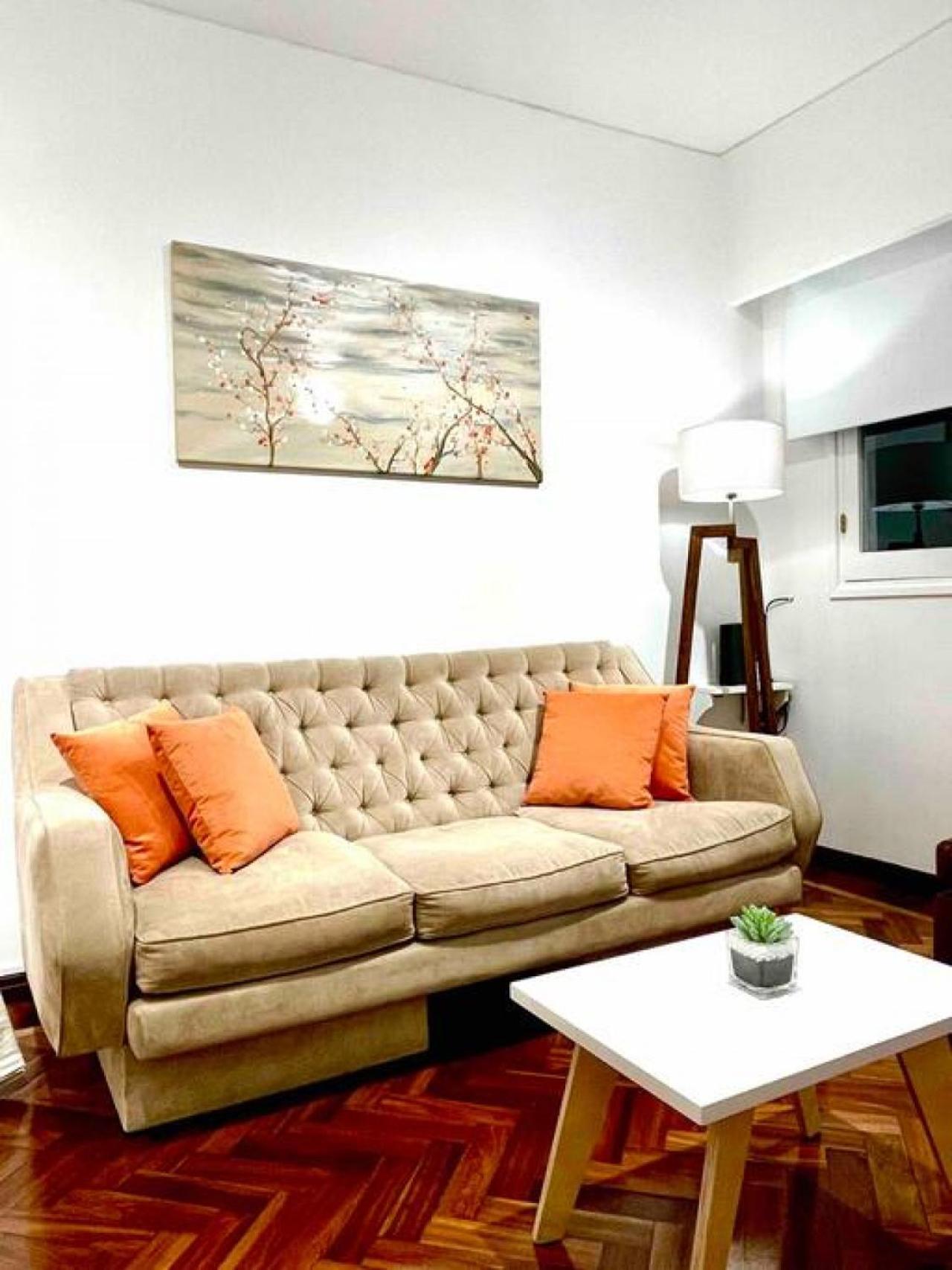 Dpto Ubicacion Perfecta Cuatro Tres Banos En Calle Caseros, Renovado Y Remodelado *