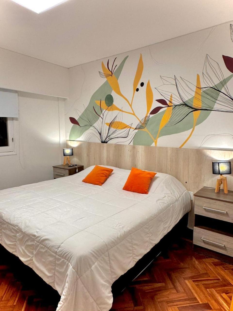Dpto Ubicacion Perfecta Cuatro Tres Banos En Calle Caseros, Renovado Y Remodelado Apartment