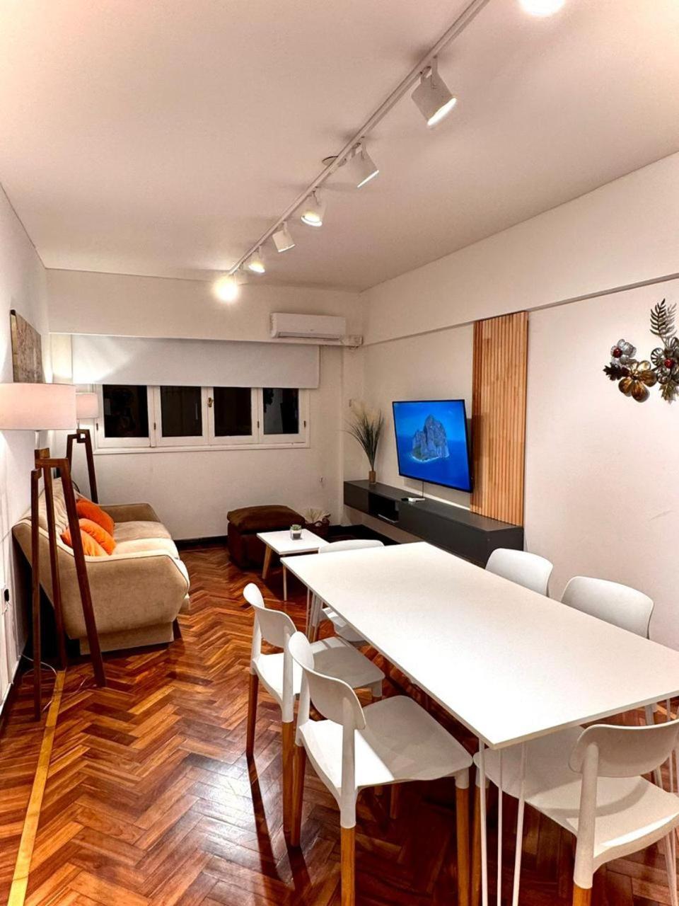 Dpto Ubicacion Perfecta Cuatro Tres Banos En Calle Caseros, Renovado Y Remodelado Apartment Salta