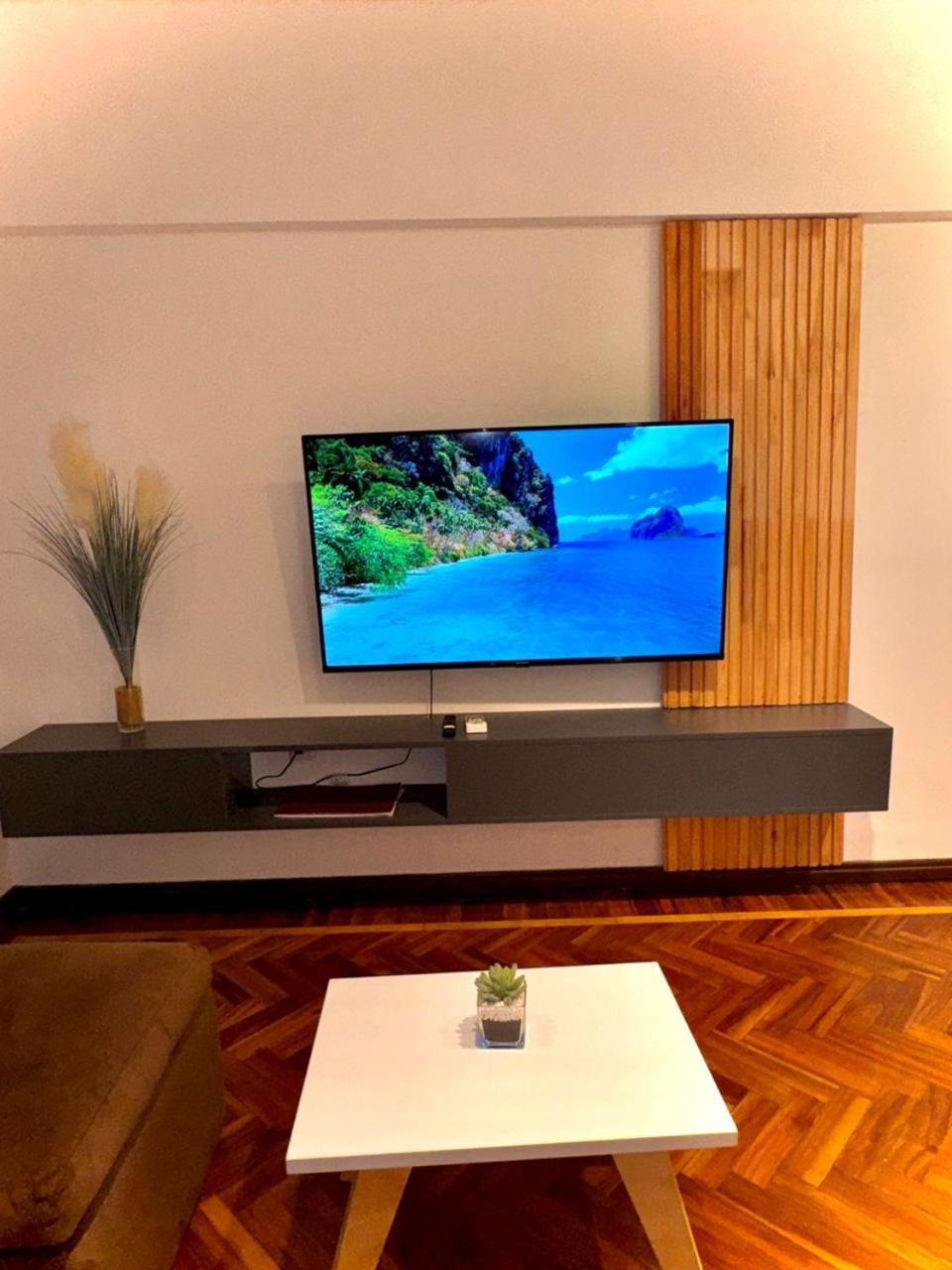 Dpto Ubicacion Perfecta Cuatro Tres Banos En Calle Caseros, Renovado Y Remodelado